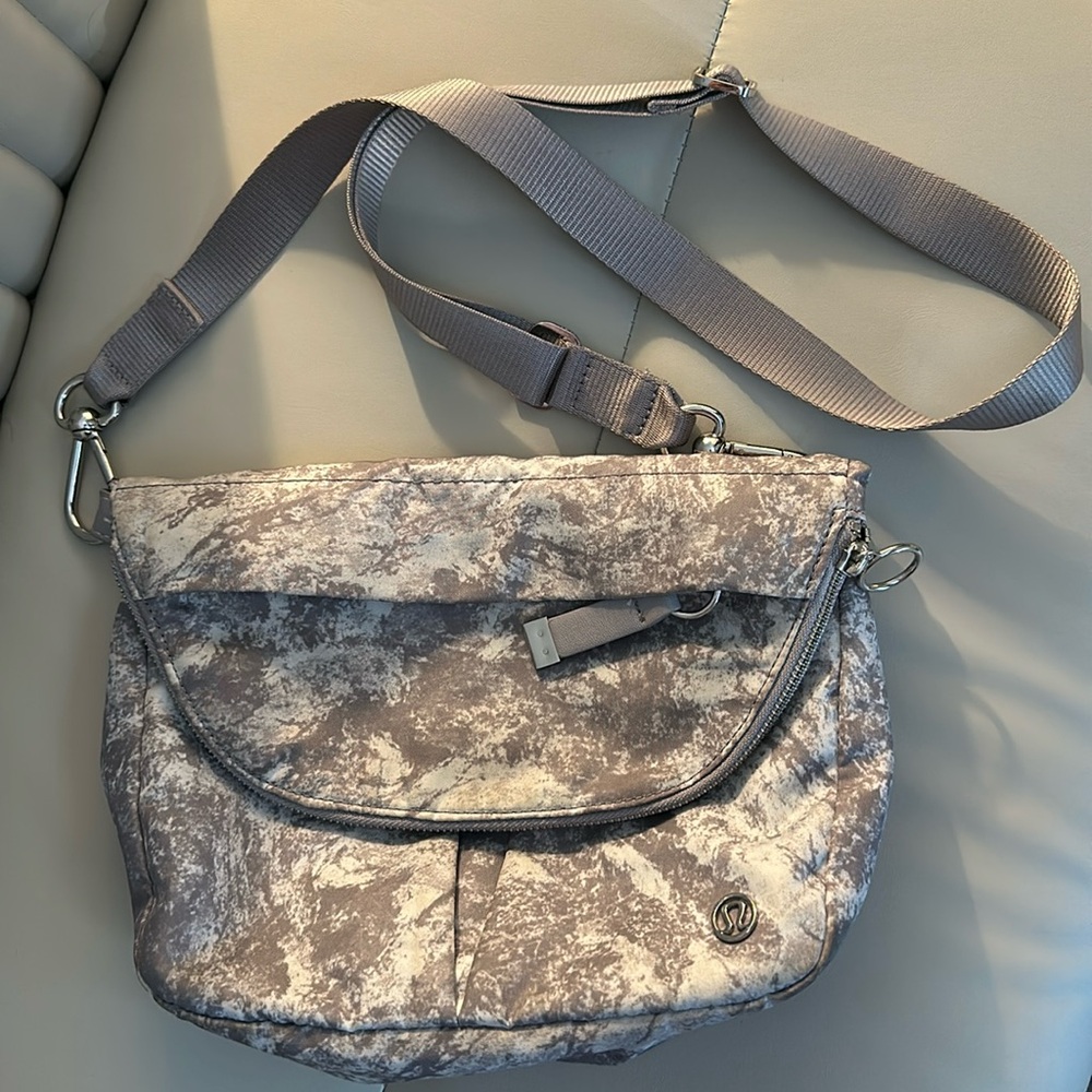 Lululemon Festival Bag - GREAT condition!